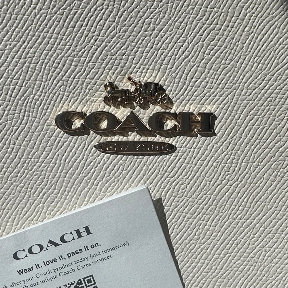 Coach Outlet Gallery Tote Bag in Ivory Chalk - Picture 2 of 12